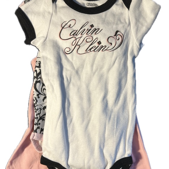 Calvin Klein Onsie set x3 bonus Gymboree leggings - Picture 2 of 4